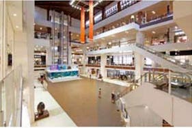 【イオンモール沖縄ライカム】1F グランドスクエア