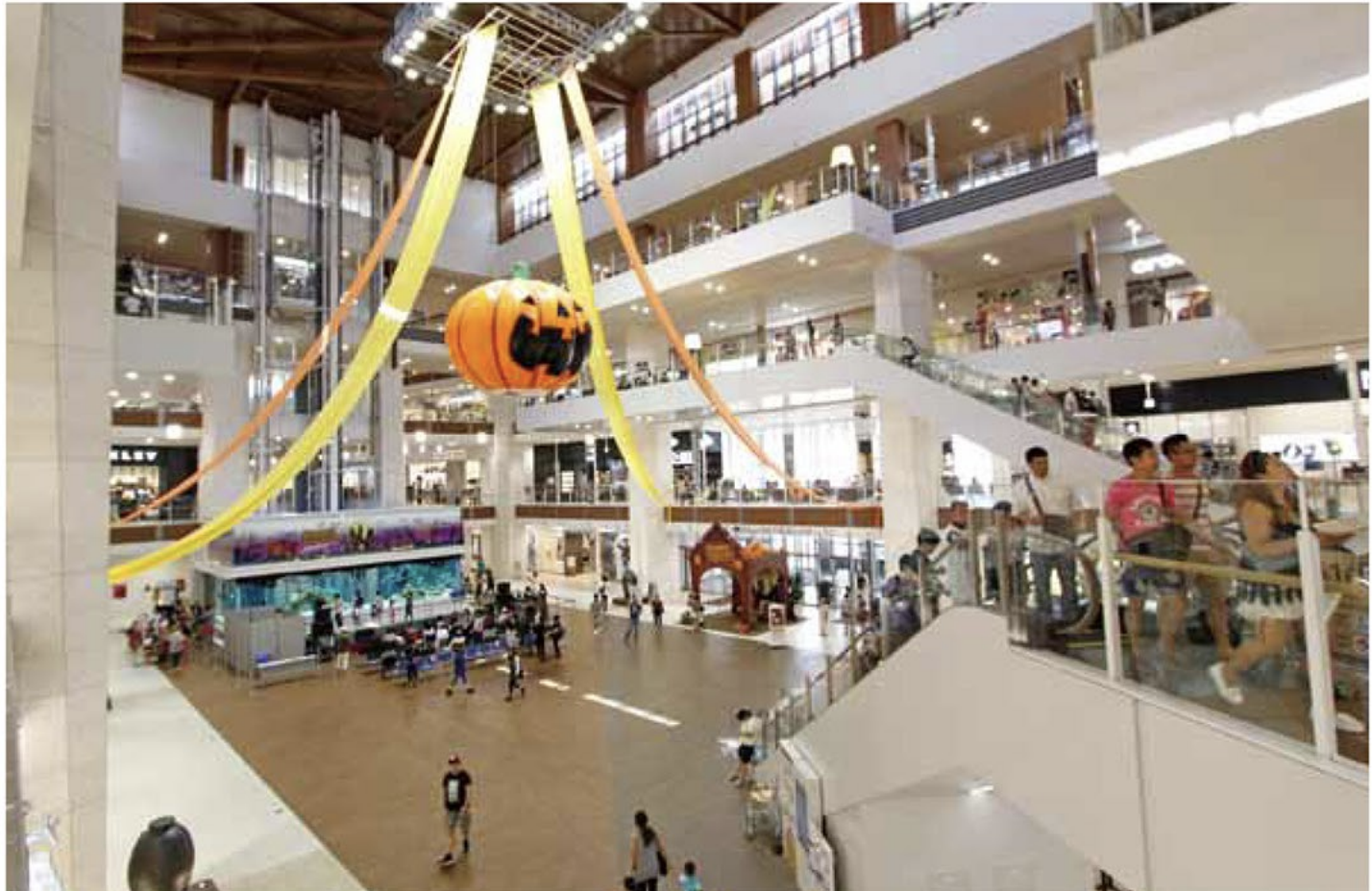 【イオンモール沖縄ライカム】1F グランドスクエア