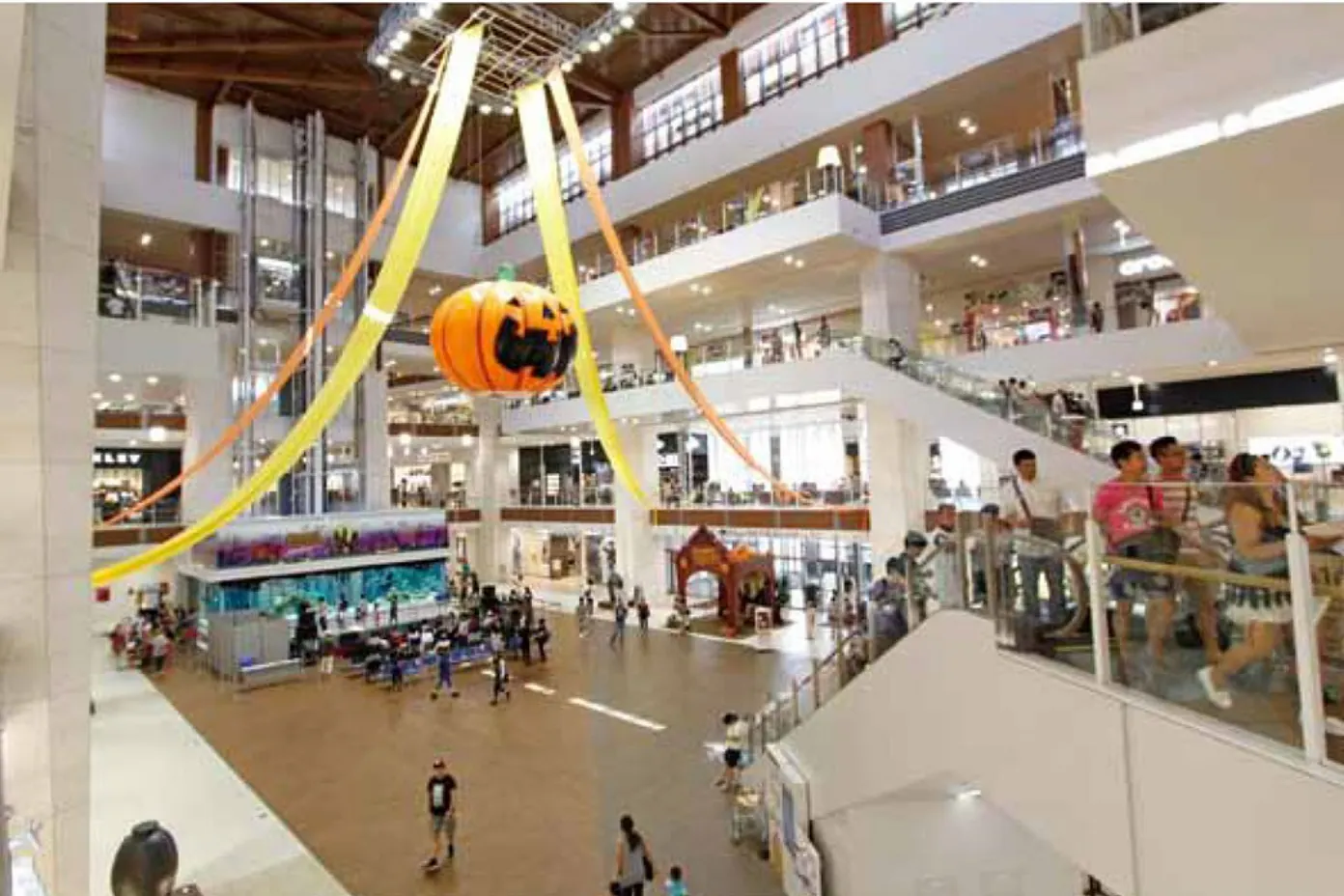 【イオンモール沖縄ライカム】1F グランドスクエア