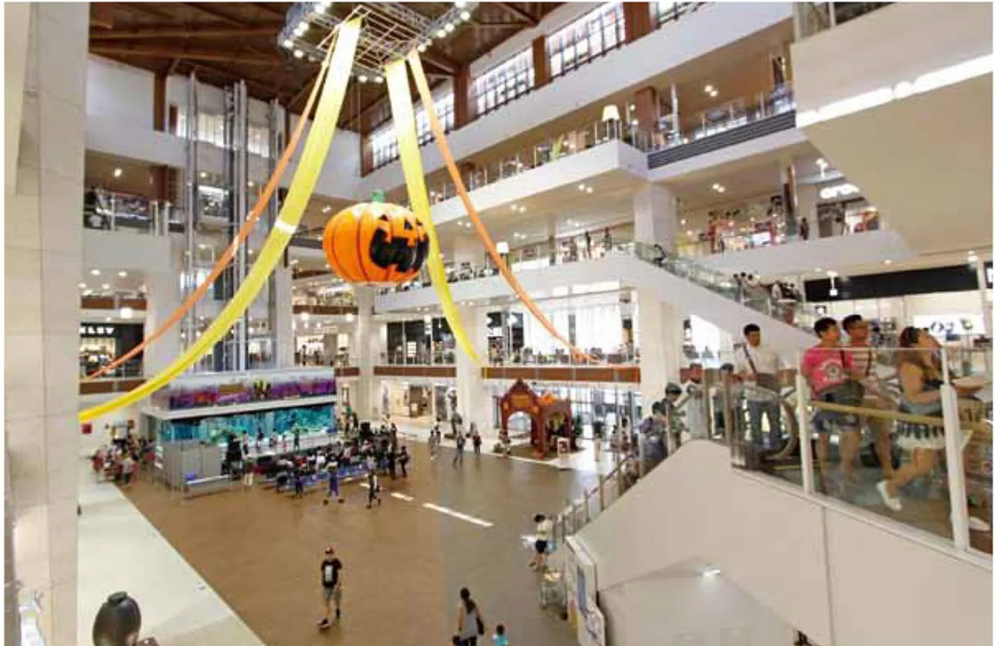 【イオンモール沖縄ライカム】1F グランドスクエア