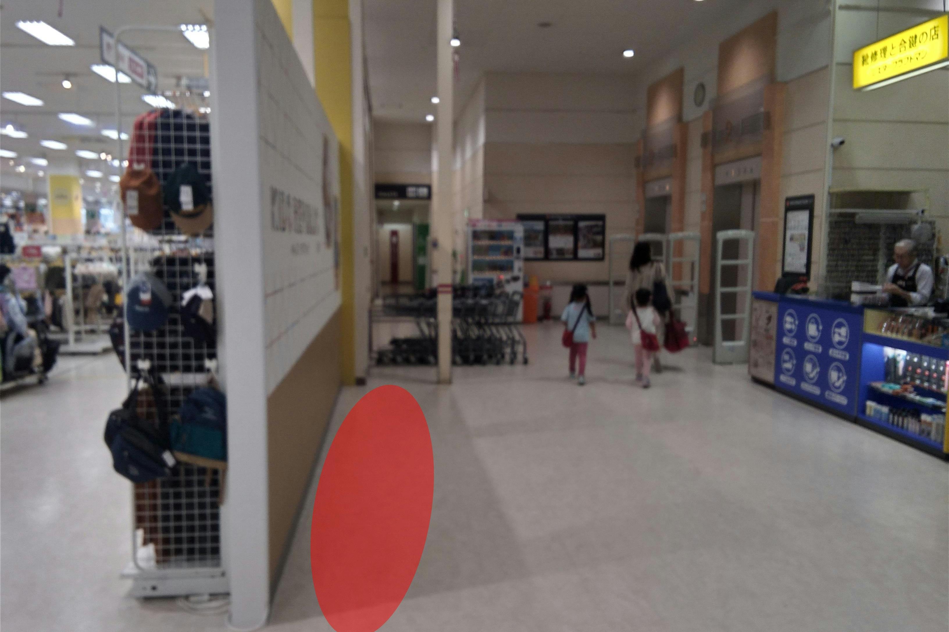 【イオン東雲店】プロモーションに最適な商業施設2F出入り口前のレンタルスペース