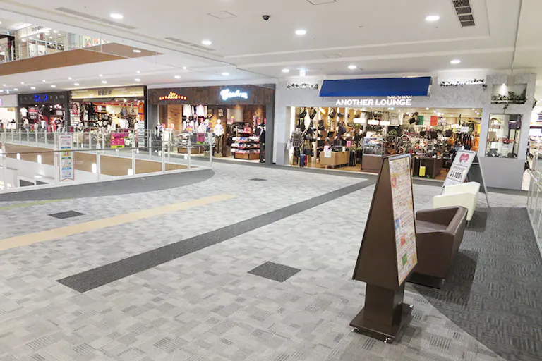 【イオンモール春日部】2F 西ブリッジの画像1