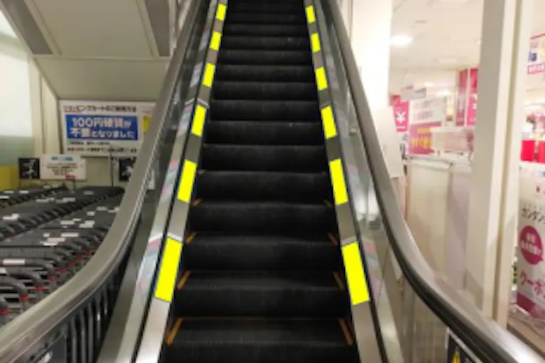 【イオン明石ショッピングセンター*】エスカレーターの画像1