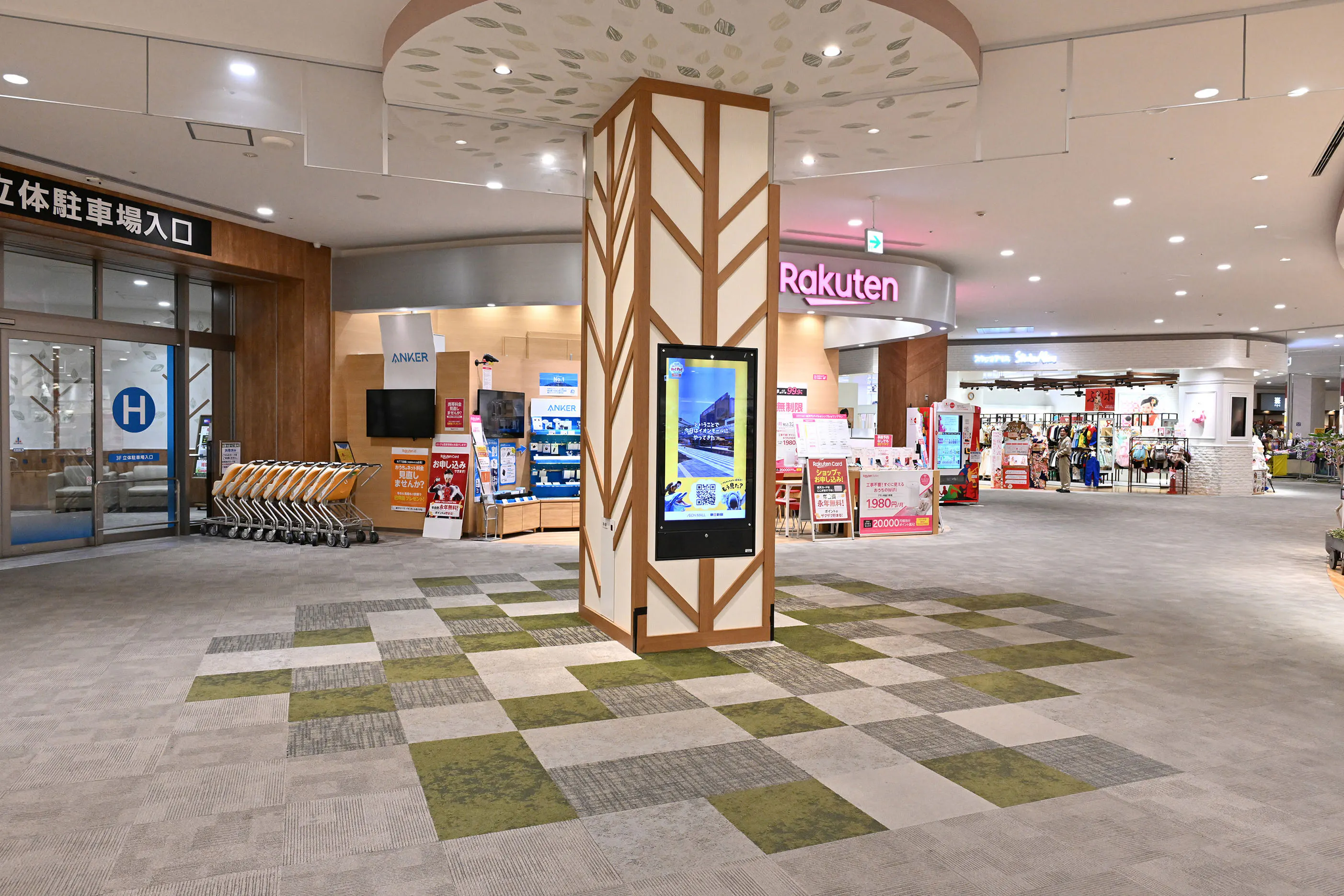 【イオンモール長久手】立体駐車場入口前