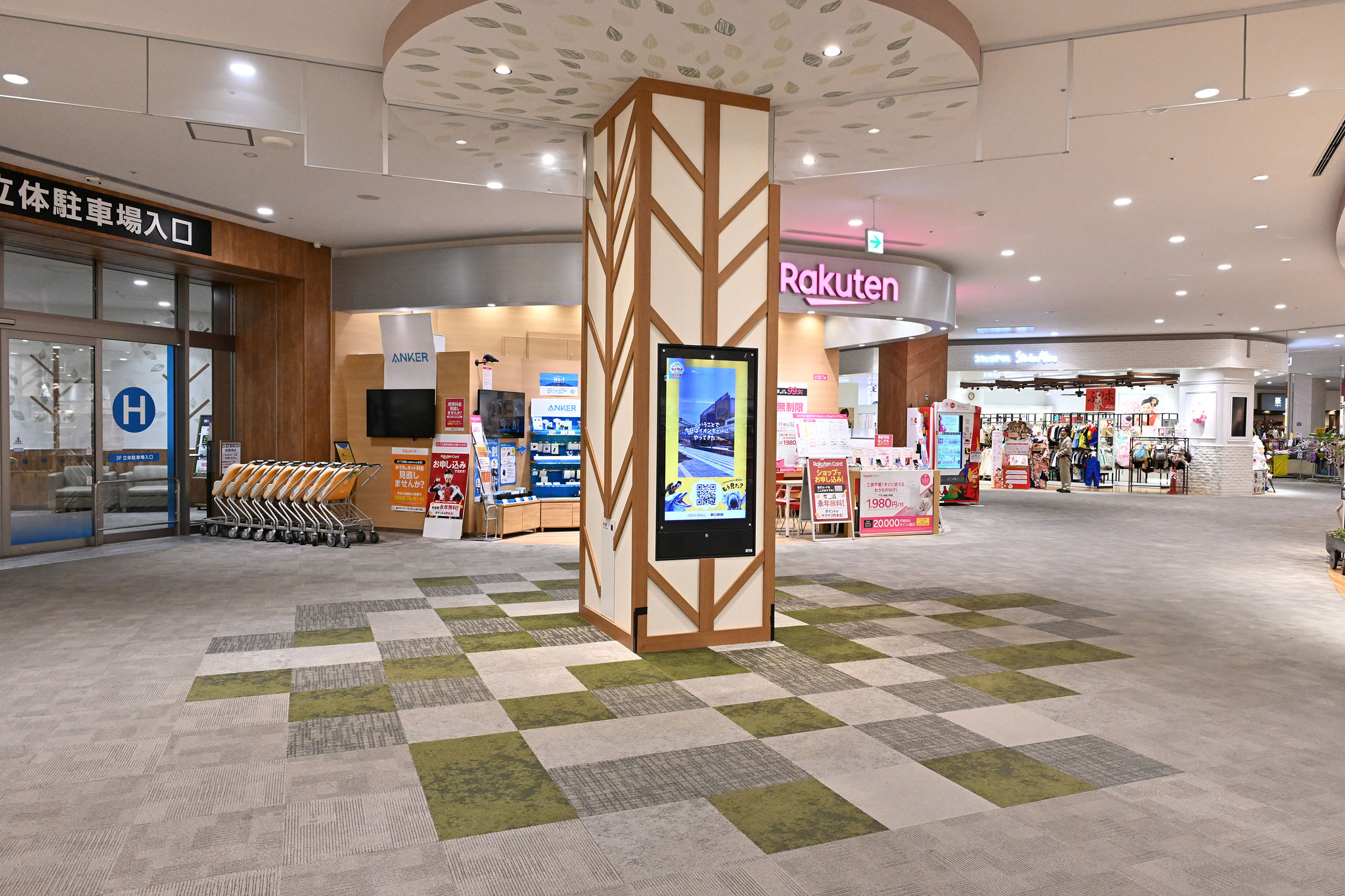 【イオンモール長久手】立体駐車場入口前