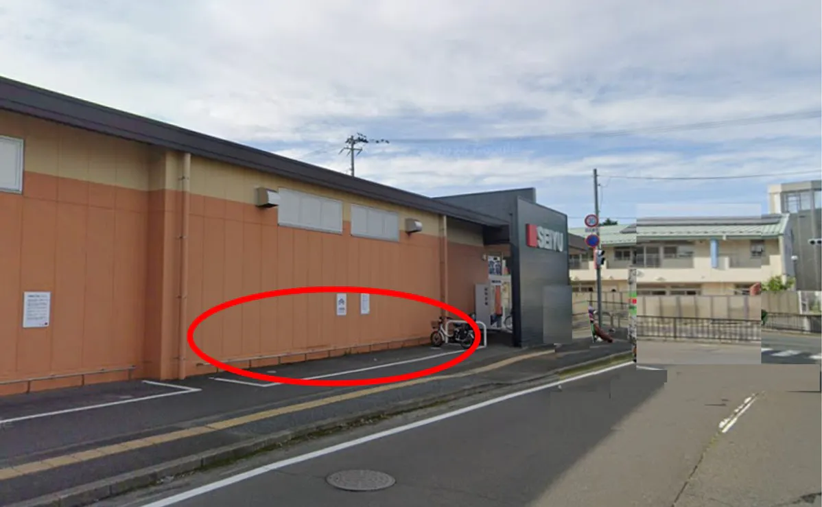 【西友 台原店】屋外入口横 (屋根なし・奥州街道側) キッチンカー・移動販売や、たいやき・焼き鳥・クレープ など販売におすすめな屋外催事イベントスペース