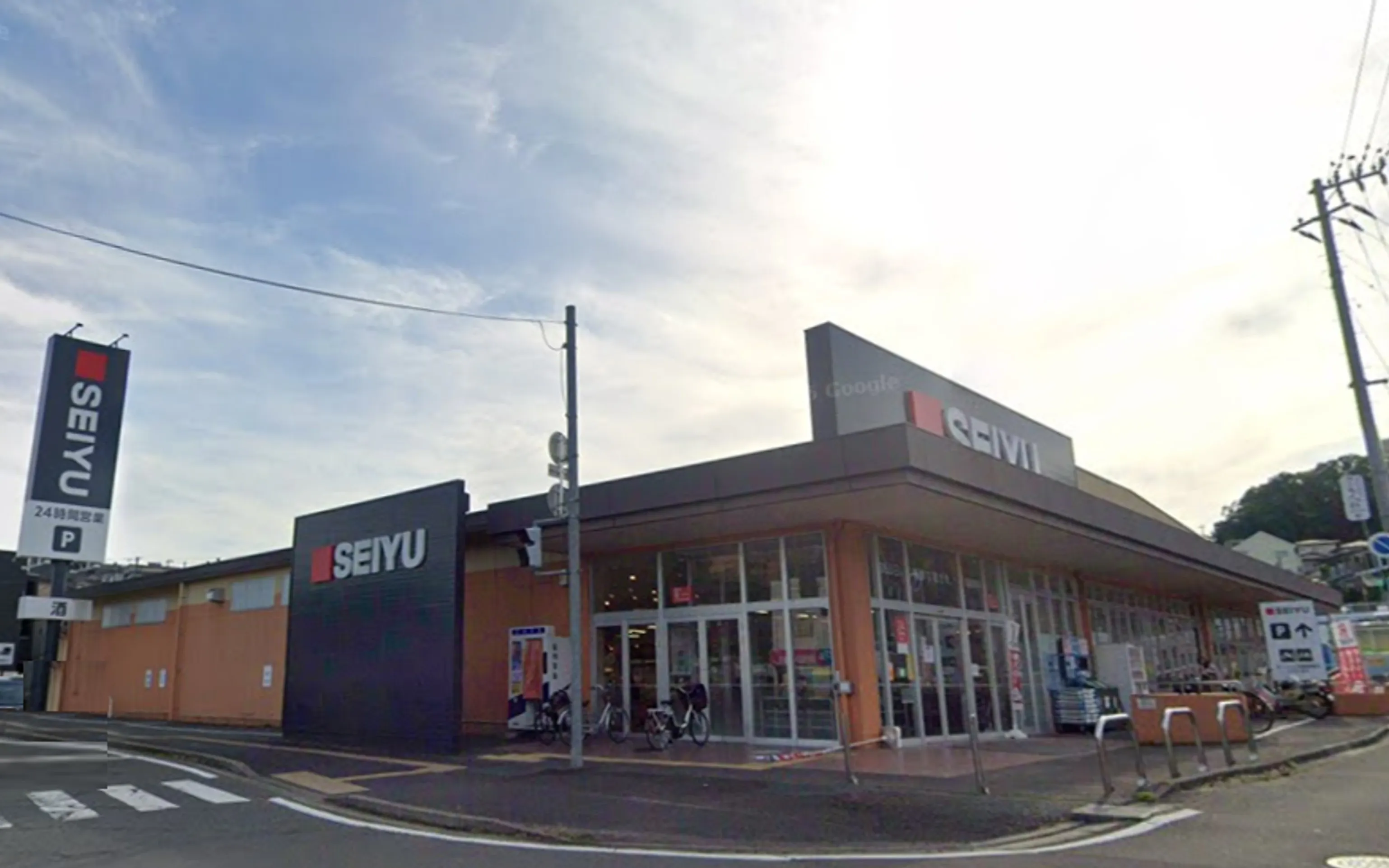 【西友 台原店】屋外入口横 (屋根なし・奥州街道側) キッチンカー・移動販売や、たいやき・焼き鳥・クレープ など販売におすすめな屋外催事イベントスペース