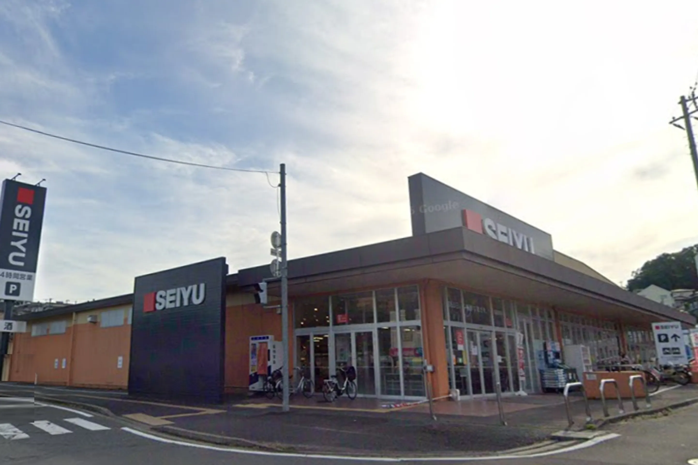 【西友 台原店】屋外入口横 (屋根なし・奥州街道側) キッチンカー・移動販売や、たいやき・焼き鳥・クレープ など販売におすすめな屋外催事イベントスペース