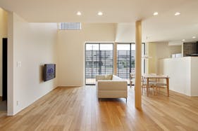 【和歌山市神波エリア】撮影やクローズドイベントに適した自然光と木のぬくもりを感じるイベントスペース