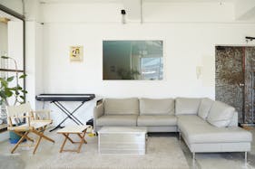 【六本木駅5分】撮影会やロケ、招待制の展示会に最適な開放感のある海外風イベントスペース