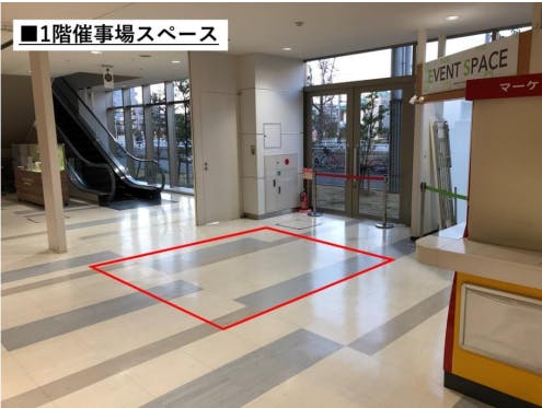 【マーケットスクエア川崎イースト】「1階催事場スペースA」エスカレーター前＆入口すぐ横で通行量の多い、物販・PRに最適なイベントスペースの画像