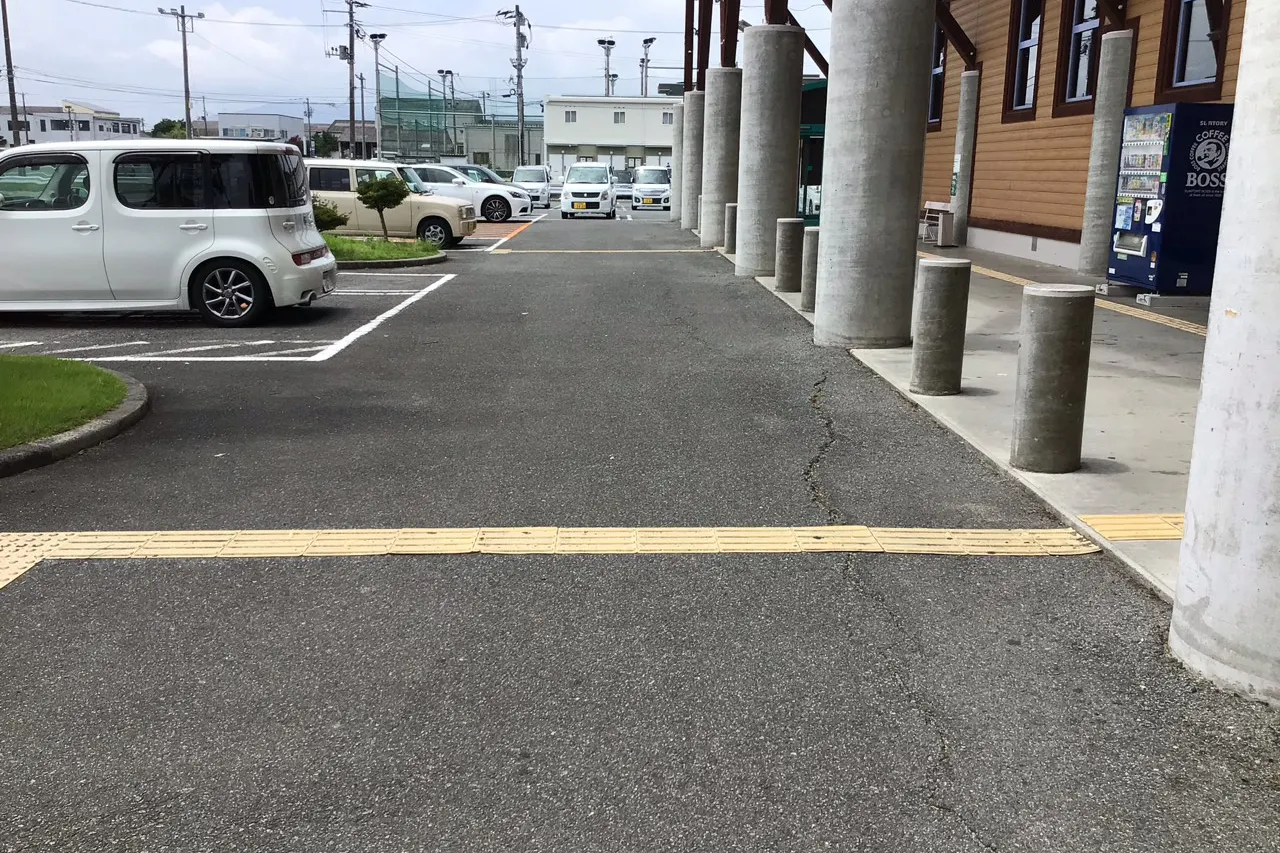 【ダイナムいわき平店】キッチンカーやプロモーションに最適なアミューズメント施設のイベントスペース(店舗出入口前)