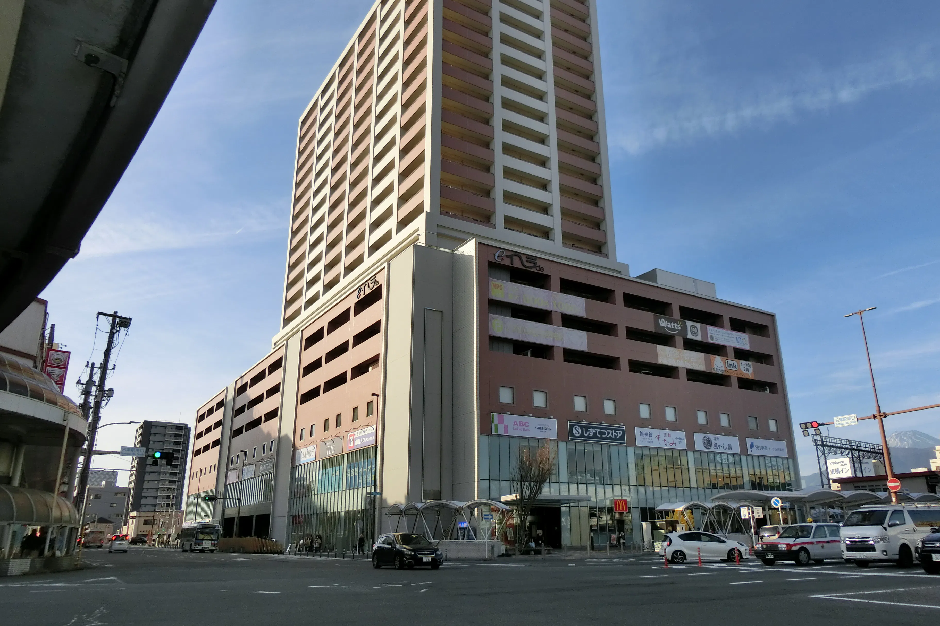 【イーラde】沼津駅1分のオフラインイベントやポップアップストア等の幅広い用途に対応可能なエスカレーターホール西側イベントスペース