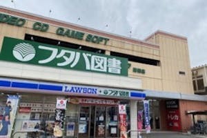 【フタバ図書TSUTAYA 海田店】プロモーションやキッチンカーに最適な入口近くのイベントスペース