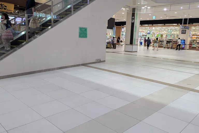 【イオンモール伊丹昆陽*】① 緑の広場の画像1