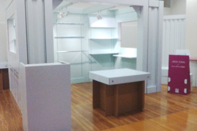 【イオンタウン成田富里/POPUPグリーン】ポップアップストアに最適な什器も充実したポップアップストア特設スペースの画像3