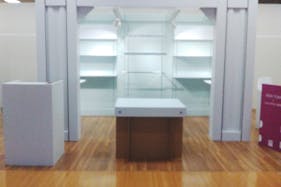 【イオンタウン成田富里/POPUPグリーン】ポップアップストアに最適な什器も充実したポップアップストア特設スペース