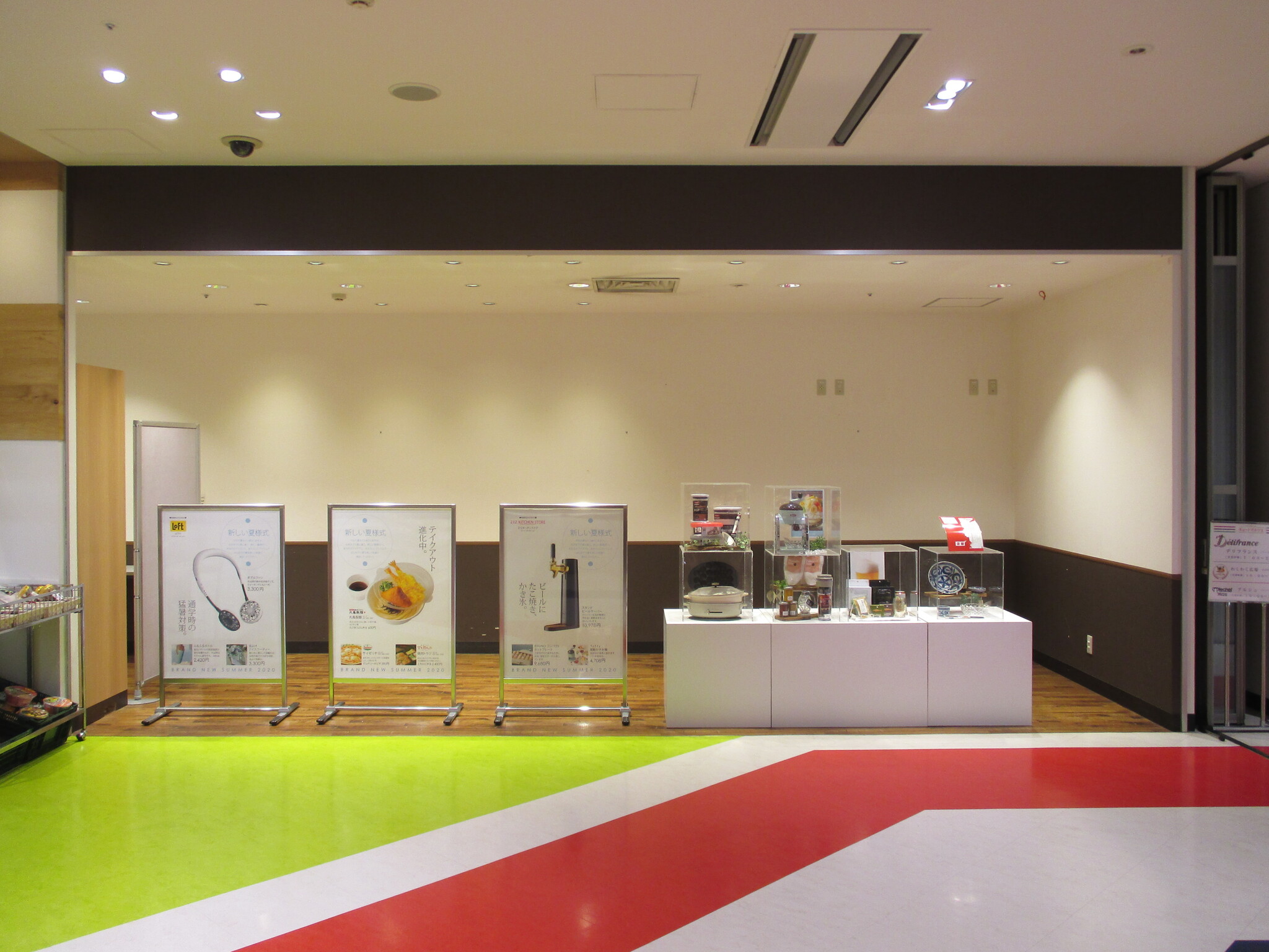 食物販エリアの視認性の高いスペースです。