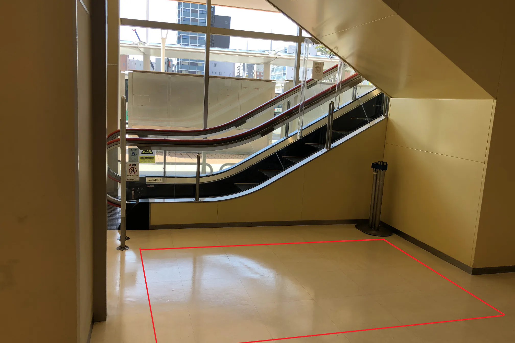 【BiVi沼津】PRイベントやポップアップストアに利用可能な1Fエスカレーター脇スペース