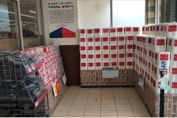 【西友 滝呂店】風除室 プロモーション用途や物販、食物販のポップアップストアに最適なスーパー店内催事イベントスペース