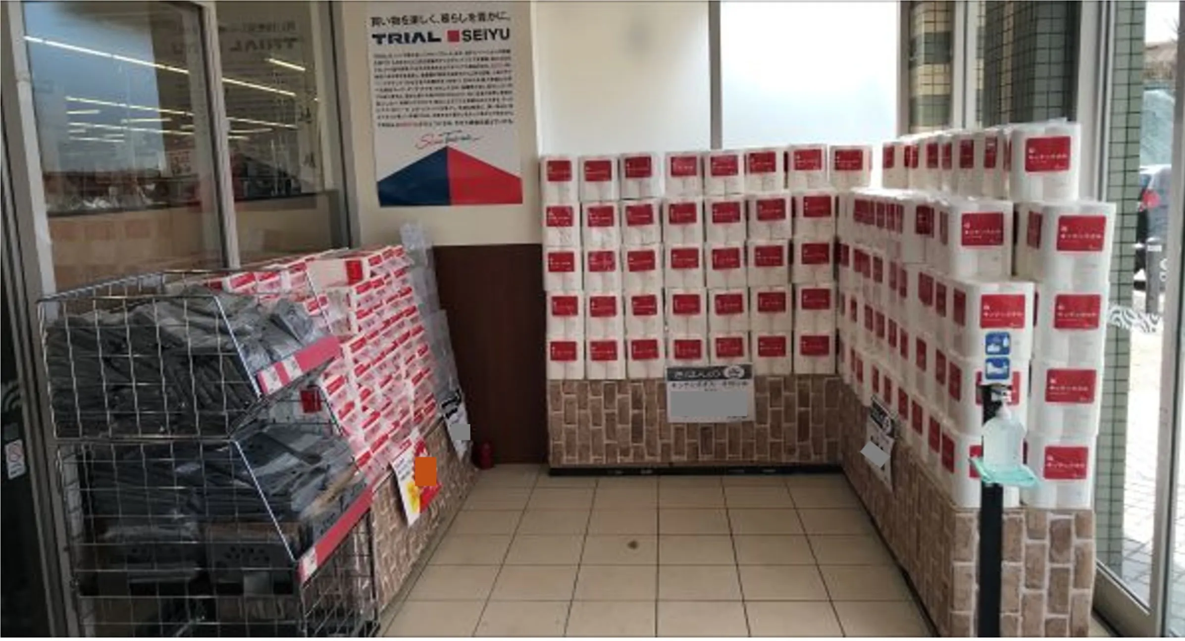 【西友　滝呂店】風除室　プロモーション用途や物販、食物販のポップアップストアに最適なスーパー店内催事イベントスペース