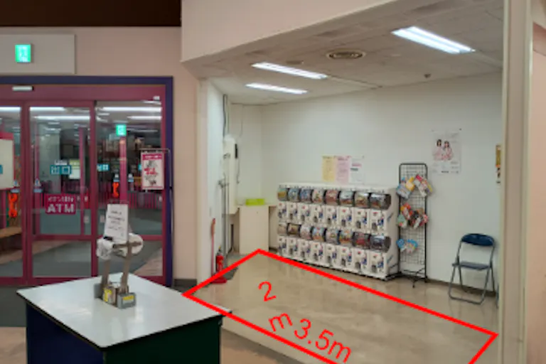 【ザ・ビッグ浪岡店】お客さま入口横 販促プロモーションに最適なスーパー店内催事イベントスペースの画像1