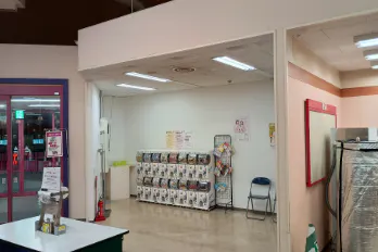 【ザ・ビッグ浪岡店】お客さま入口横 販促プロモーションに最適なスーパー店内催事イベントスペース