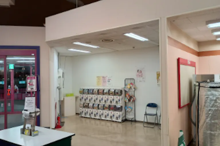 【ザ・ビッグ浪岡店】お客さま入口横 販促プロモーションに最適なスーパー店内催事イベントスペースの画像2