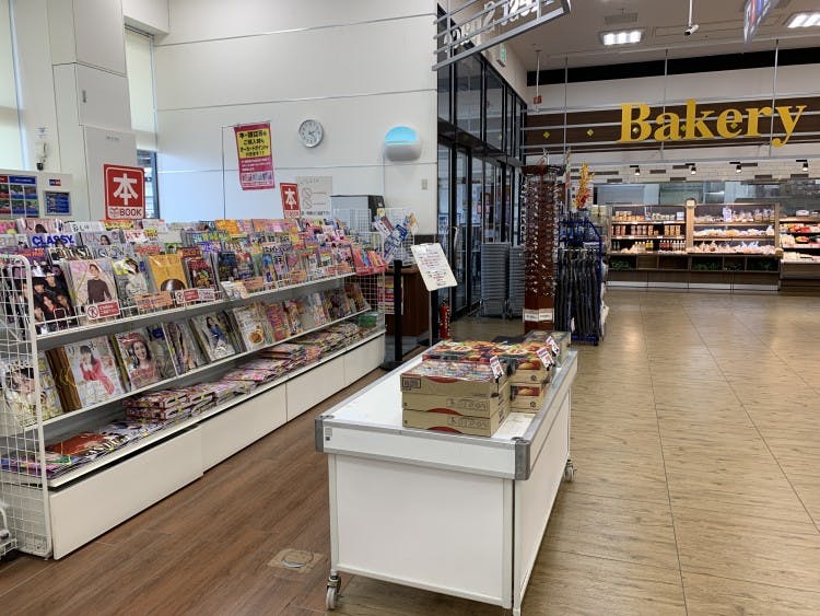 【オークワオーストリート紀の川井阪】プロモーションに利用可能な本コーナー前のスペースの画像