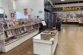 【オークワオーストリート紀の川井阪】プロモーションに利用可能な本コーナー前のスペース