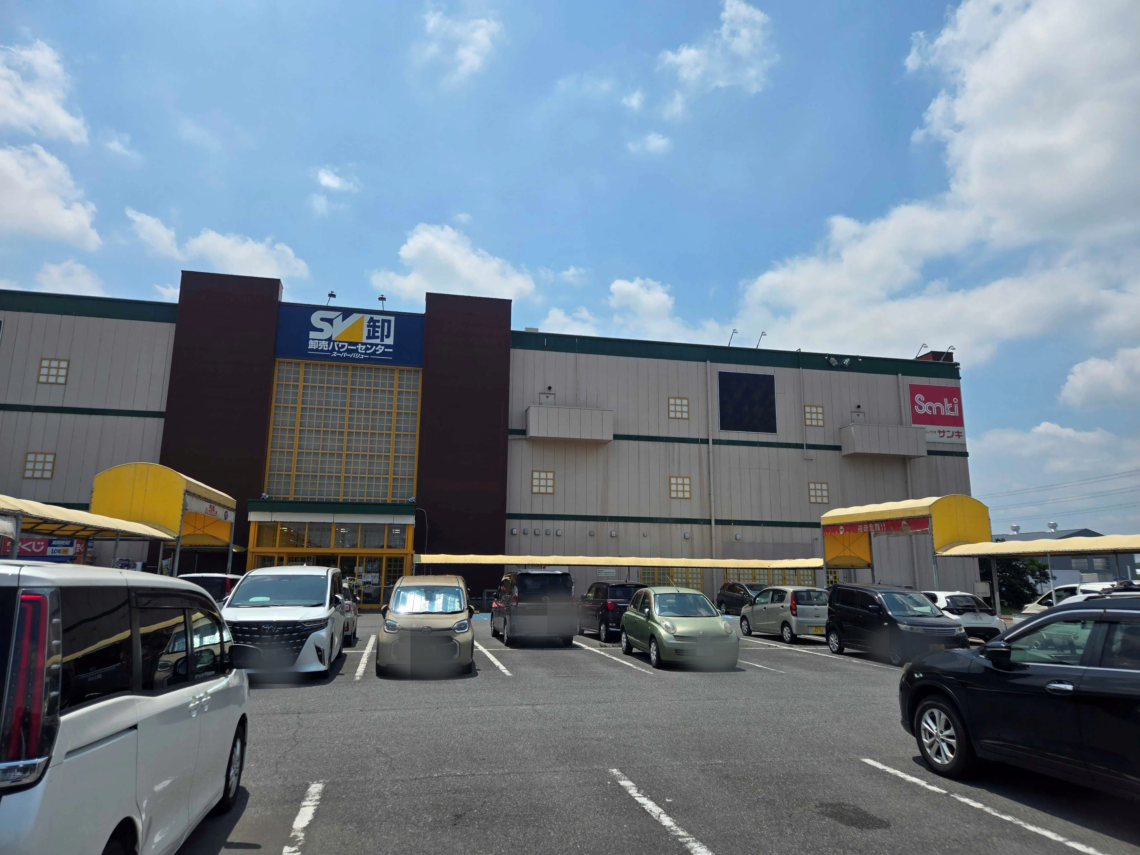 【スーパーバリュー 岩槻店】駐車場 各種プロモーション、会員獲得イベントに最適なスーパーマーケットの屋外催事イベントスペース