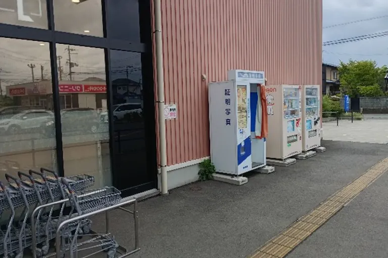 【イオンスーパーセンター紫波古館店】食品側入口 軒下 販促プロモーションや物販に最適なスーパー店外催事イベントスペースの画像2