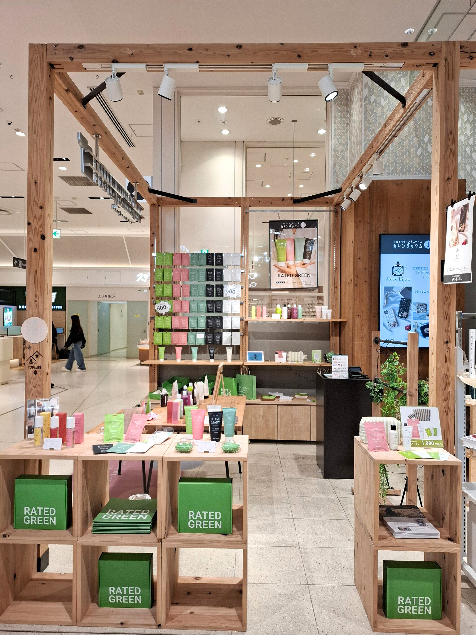 【神戸マルイ】1階カレンダリウムD04【物販・PR】三ノ宮駅徒歩1分。店内入って正面の好立地。トラフィックも多く物販・体験ワークショップ・プロモーションにも最適なスペースです。※最低利用日数7日間