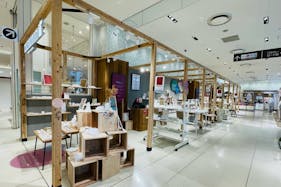 【神戸マルイ】1階カレンダリウムD04【物販・PR】三ノ宮駅徒歩1分。店内入って正面の好立地。トラフィックも多く物販・体験ワークショップ・プロモーションにも最適なスペースです。※最低利用日数7日間