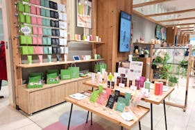 【神戸マルイ】1階カレンダリウムD04【物販・PR】三ノ宮駅徒歩1分。店内入って正面の好立地。トラフィックも多く物販・体験ワークショップ・プロモーションにも最適なスペースです。※最低利用日数7日間