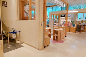 【神戸マルイ】1階カレンダリウムD04【物販・PR】三ノ宮駅徒歩1分。店内入って正面の好立地。トラフィックも多く物販・体験ワークショップ・プロモーションにも最適なスペースです。※最低利用日数7日間