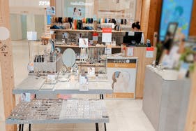 【神戸マルイ】1階カレンダリウムD04【物販・PR】三ノ宮駅徒歩1分。店内入って正面の好立地。トラフィックも多く物販・体験ワークショップ・プロモーションにも最適なスペースです。※最低利用日数7日間