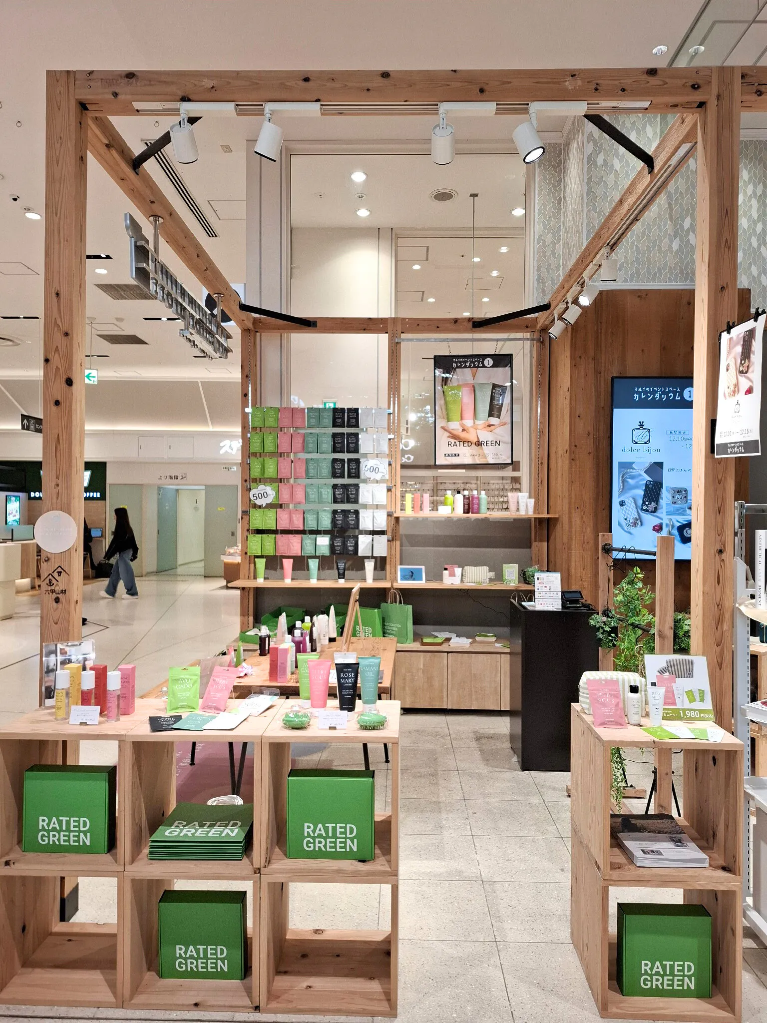 【神戸マルイ】1階カレンダリウムD04【物販・PR】三ノ宮駅徒歩1分。店内入って正面の好立地。トラフィックも多く物販・体験ワークショップ・プロモーションにも最適なスペースです。※最低利用日数7日間