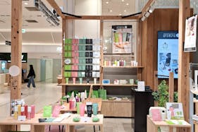 【神戸マルイ】1階カレンダリウムD04【物販・PR】三ノ宮駅徒歩1分。店内入って正面の好立地。トラフィックも多く物販・体験ワークショップ・プロモーションにも最適なスペースです。※最低利用日数7日間