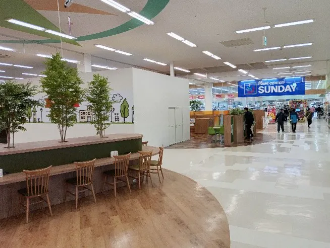 【イオンスーパーセンター盛岡渋民店】専門店入口側フードコート 販促プロモーションや物販に最適なスーパー店内催事イベントスペース
