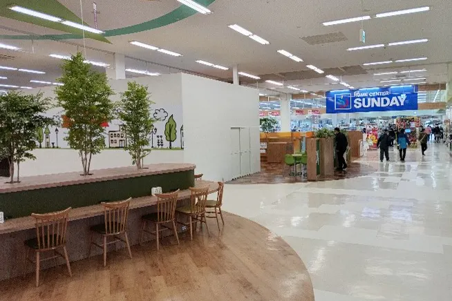 【イオンスーパーセンター盛岡渋民店】専門店入口側フードコート 販促プロモーションや物販に最適なスーパー店内催事イベントスペース