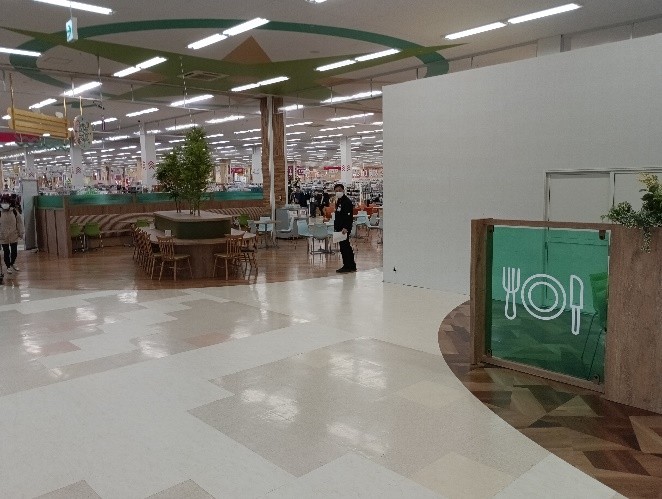 【イオンスーパーセンター盛岡渋民店】専門店入口側フードコート 販促プロモーションや物販に最適なスーパー店内催事イベントスペース
