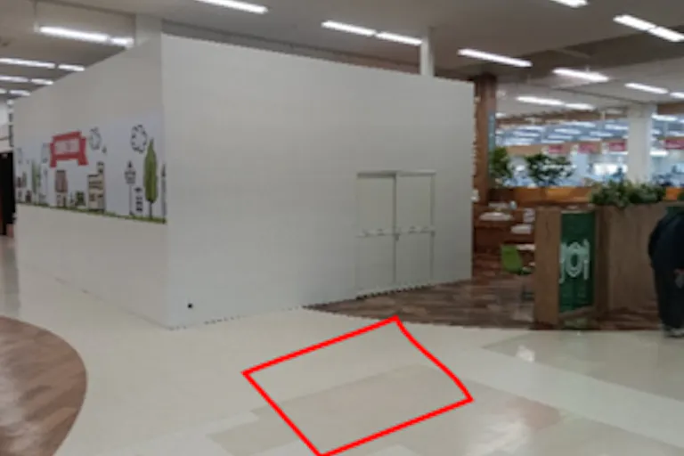 【イオンスーパーセンター盛岡渋民店】専門店入口側フードコート 販促プロモーションや物販に最適なスーパー店内催事イベントスペースの画像2