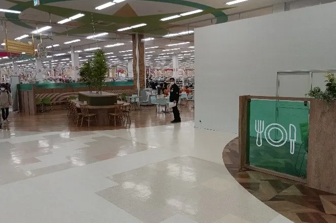 【イオンスーパーセンター盛岡渋民店】専門店入口側フードコート 販促プロモーションや物販に最適なスーパー店内催事イベントスペース
