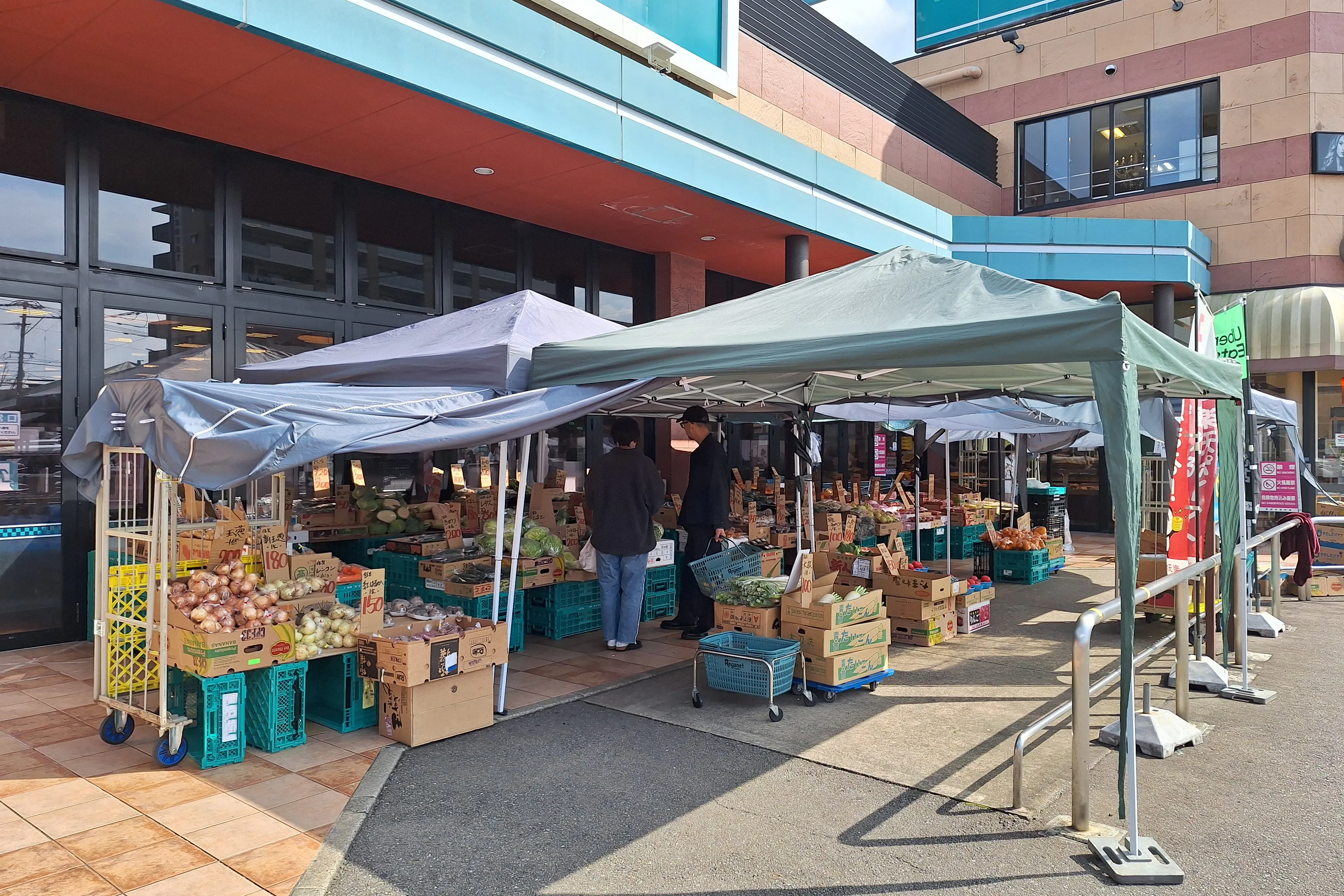 【レガネット南長住】パン屋側(軒下) 物販・ポップアップストアに最適なスーパー屋外催事イベントスペース