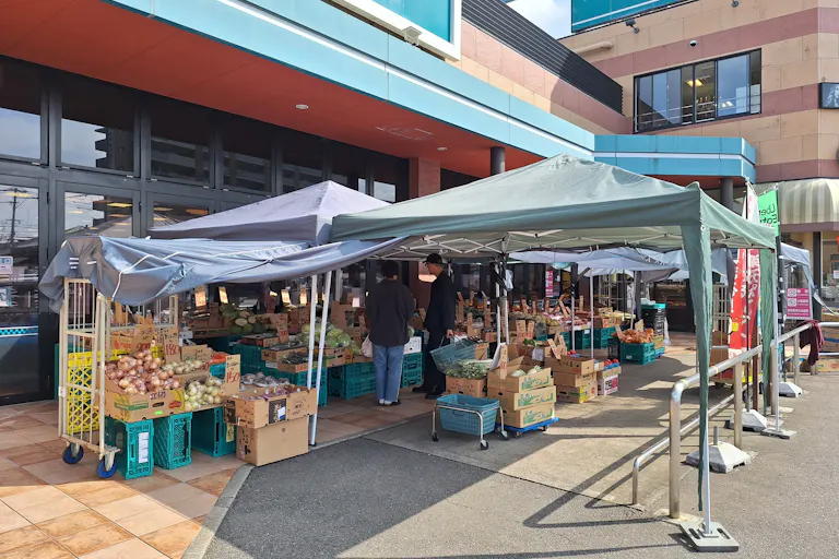 【レガネット南長住】パン屋側(軒下) 物販・ポップアップストアに最適なスーパー屋外催事イベントスペースの画像1