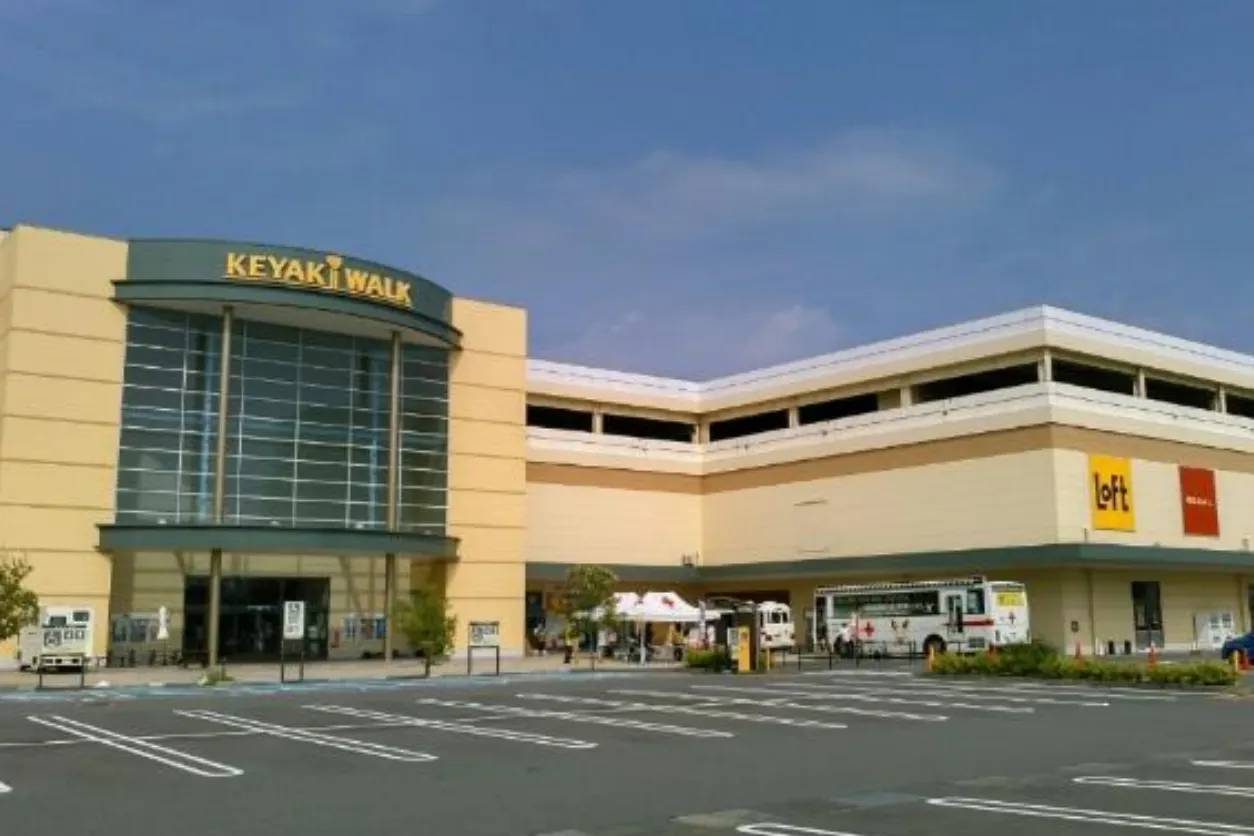 【けやきウォーク前橋】販促プロモーションや食物販に最適な2F中央ブリッジのイベントスペース