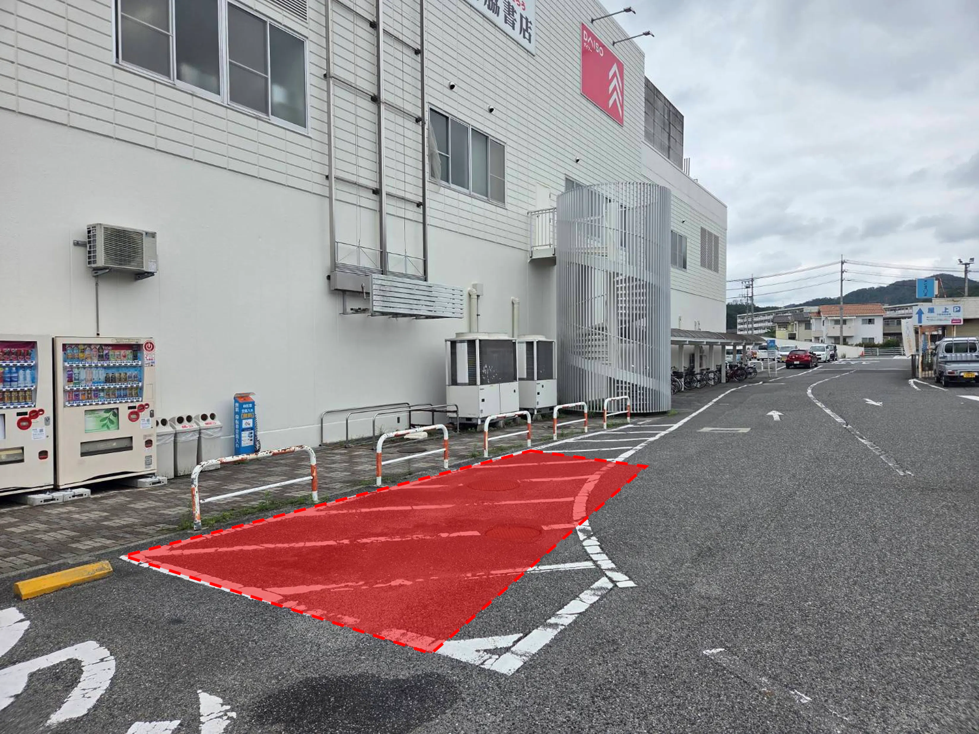 【ゆめタウン吉田】キッチンカーに最適なスーパーマーケット食品売場入口横の屋外催事イベントスペースの画像