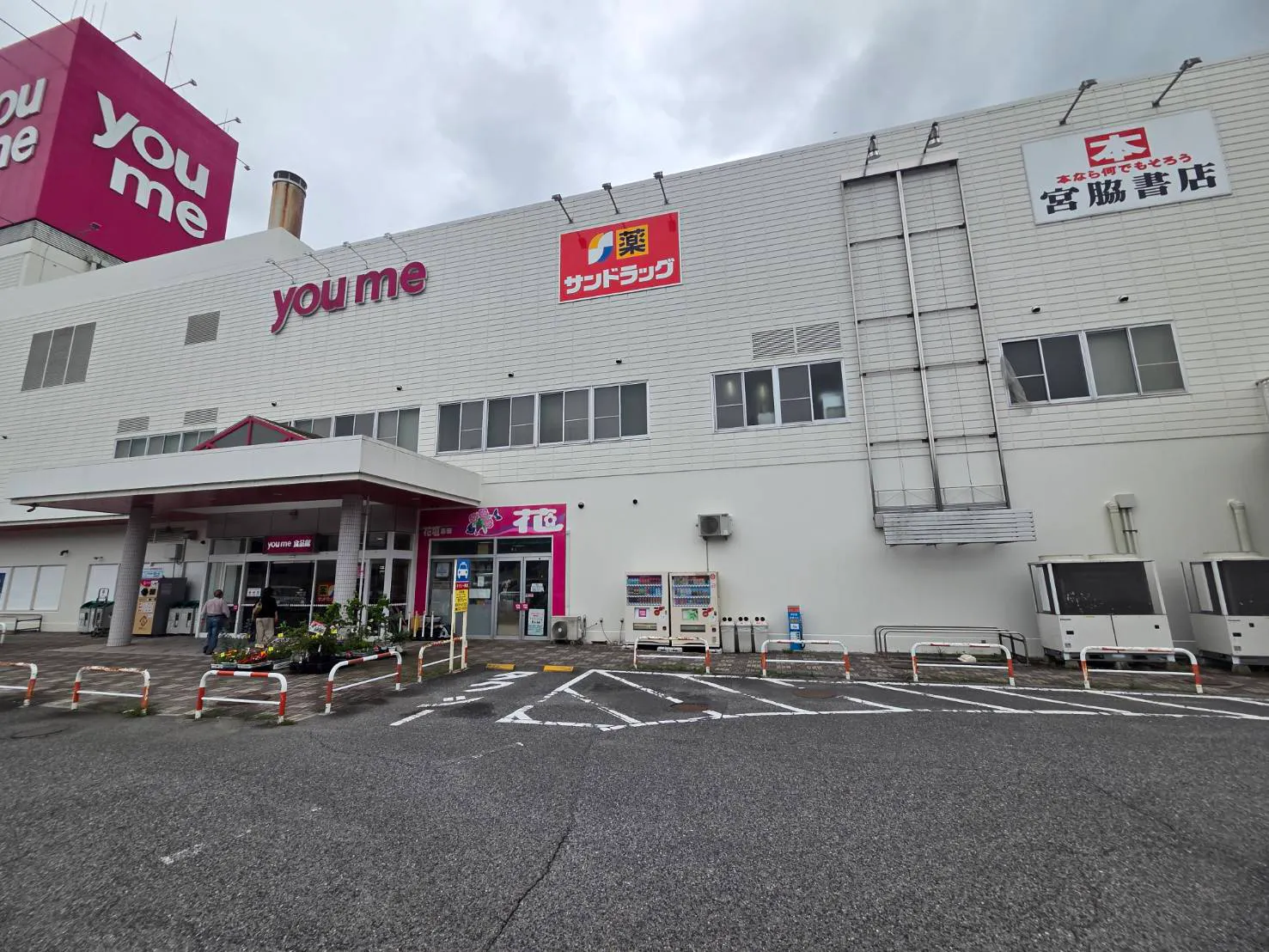 【ゆめタウン吉田】キッチンカーに最適なスーパーマーケット食品売場入口横の屋外催事イベントスペース