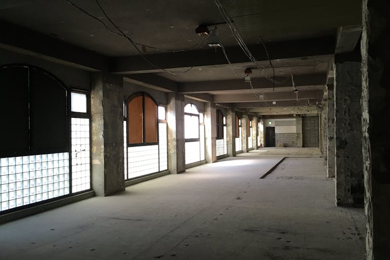 【自由ヶ丘ひかり街/201号】アパレル・ファッション関連の撮影やスケルトン仕様を活かしたアート、NFT関連の展示会に適した自由が丘の商店街内イベントスペースの画像2